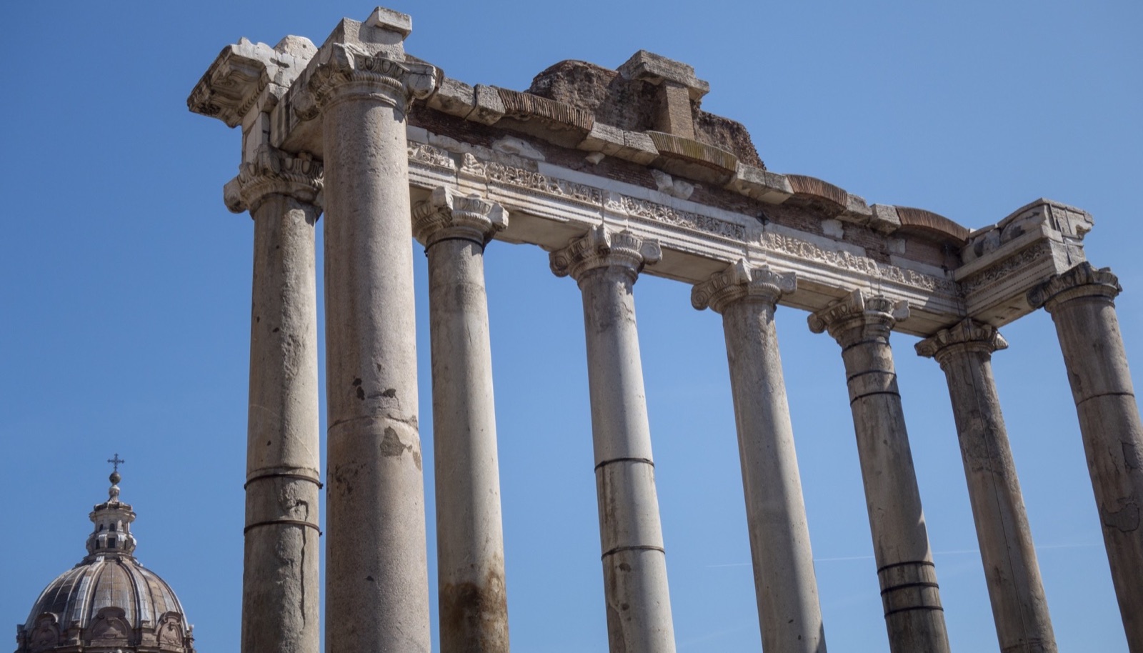 Roman Forum Temple of Saturn.jpg