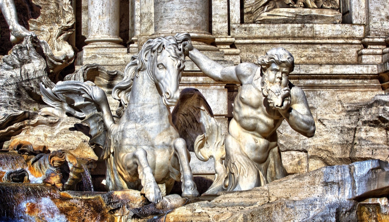 Fontana di Trevi - particolare, cavallo marino e tritone raffiguranti Il mare calmo.jpg
