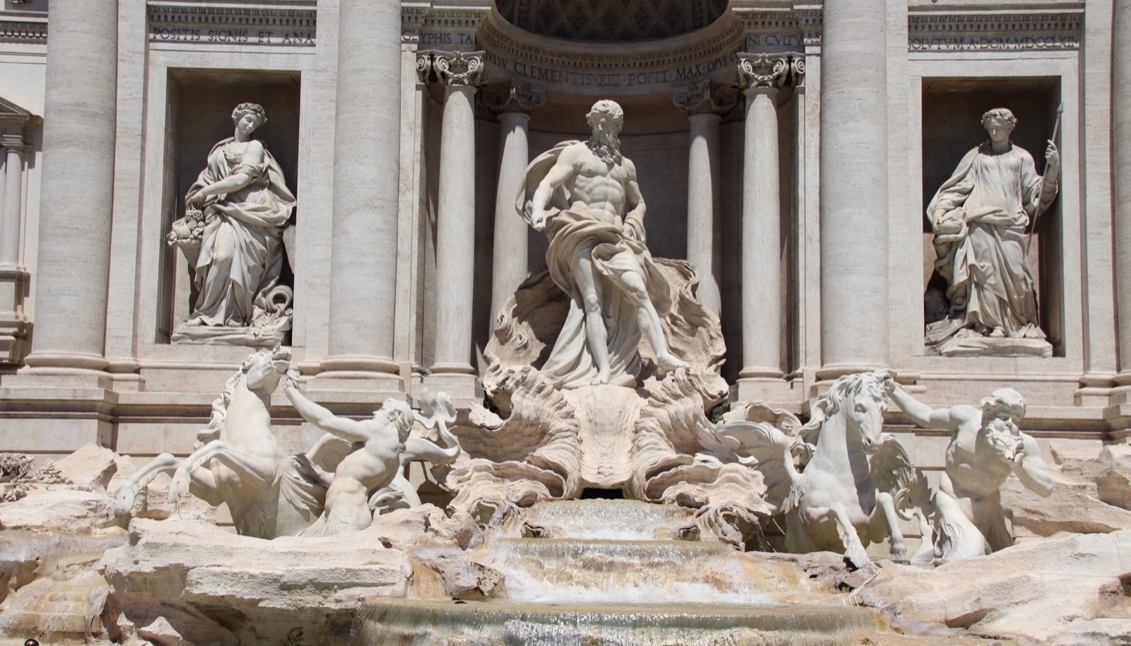 Trevi Fountain (48423925721).jpg