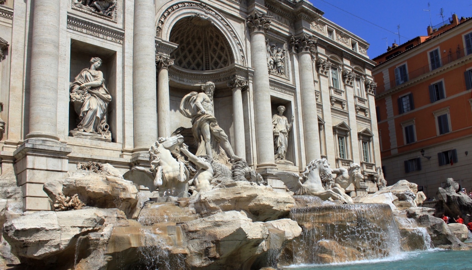 Fontana di Trevi Roma 2011 8.jpg